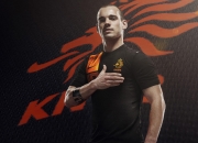 开云体育在线-黄潜艇西甲扬威，德甲争冠战前夜的战术启示