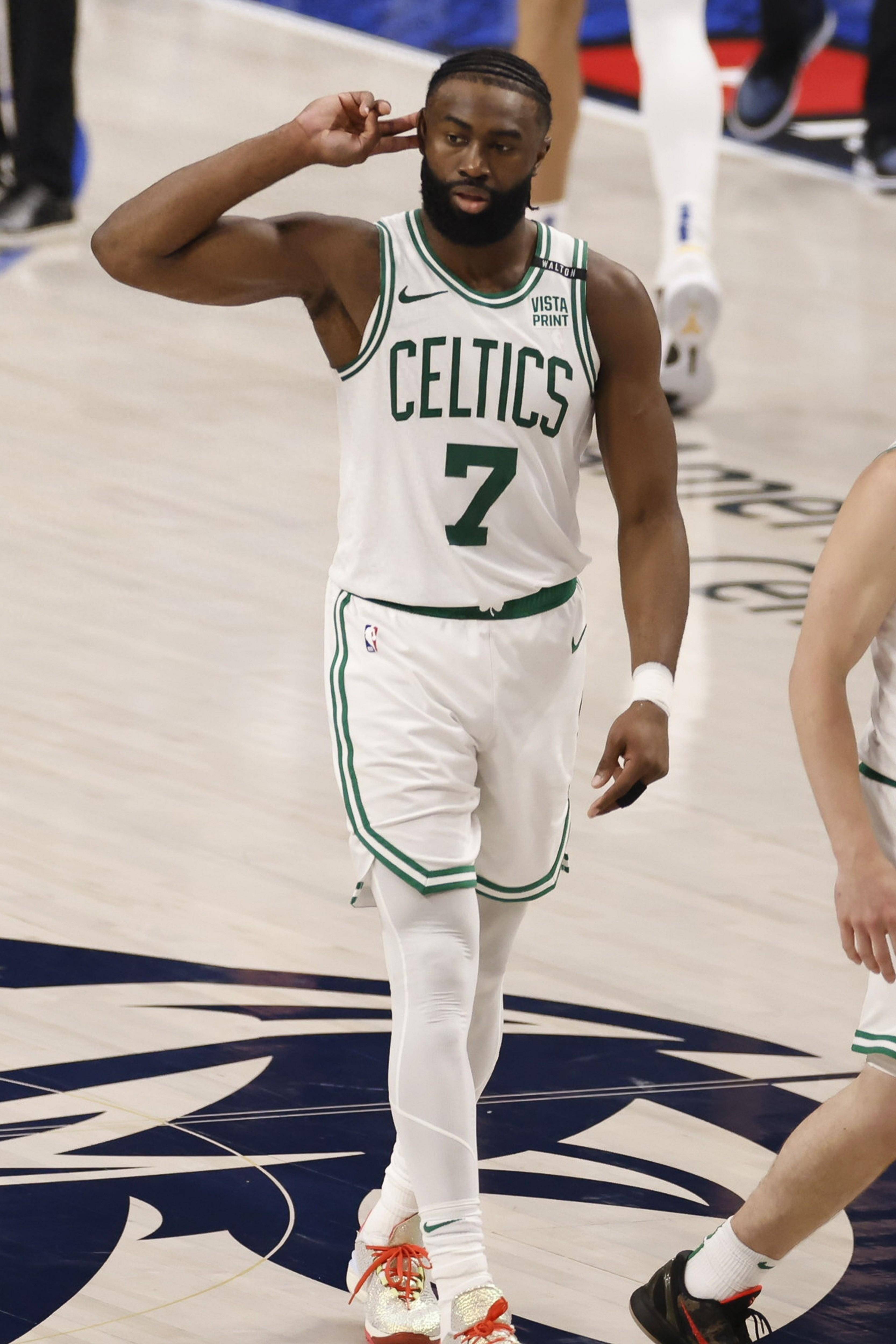 关于步行者强势土耳其男篮，杰伦·布朗绝境逆转的信息