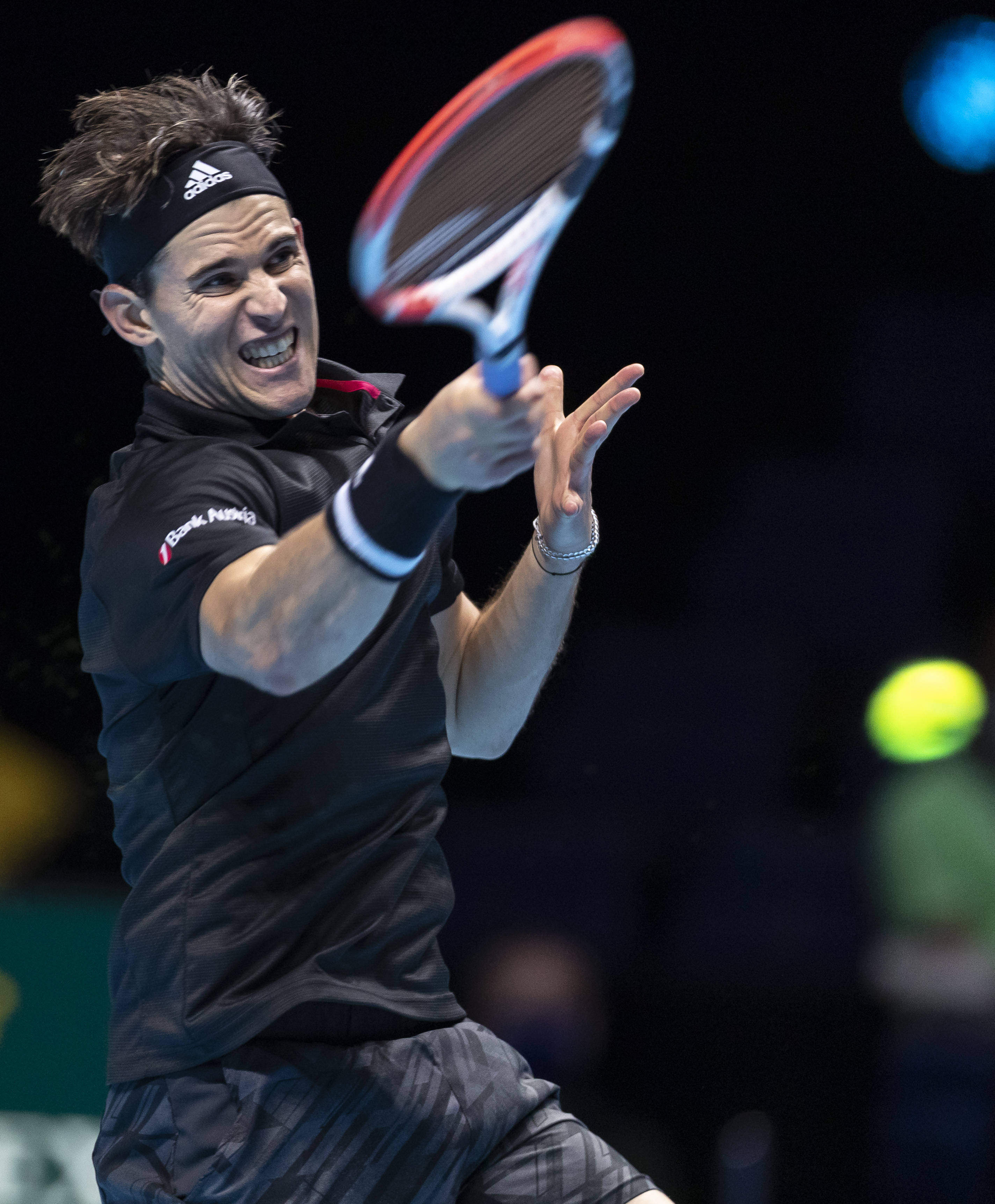 世界网球队轻取澳大利亚网球队，西西帕斯关键制胜的简单介绍