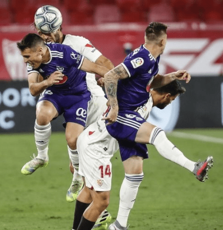 瓦伦西亚客场惊险逆转，击败巴拉多利德