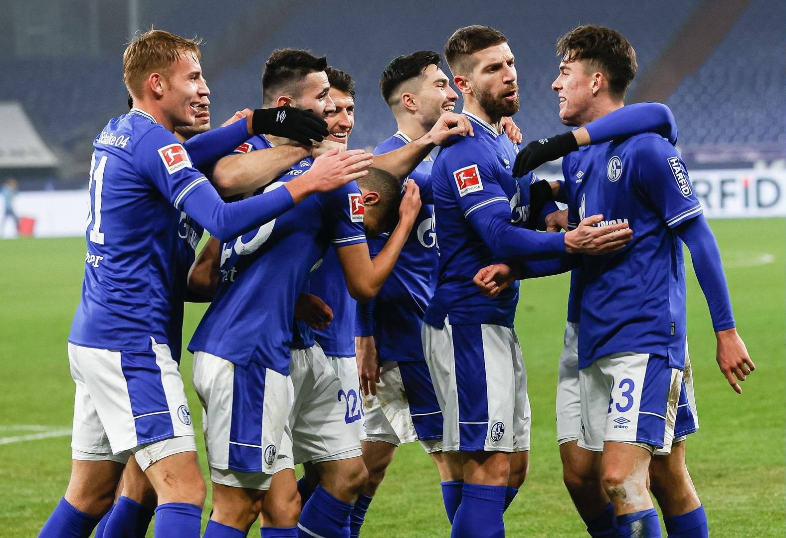 沙尔克主场不敌对手，积分榜继续下滑