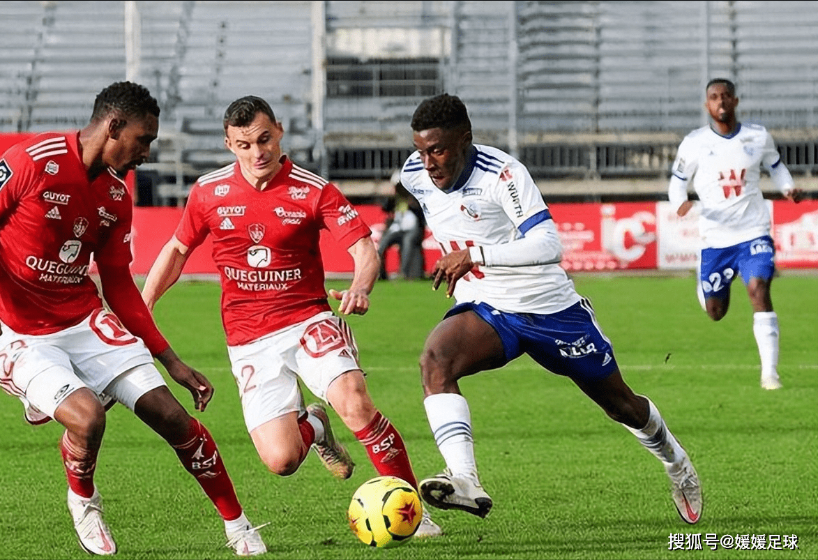 阿雅克肖队实力强劲，轻松击败对手