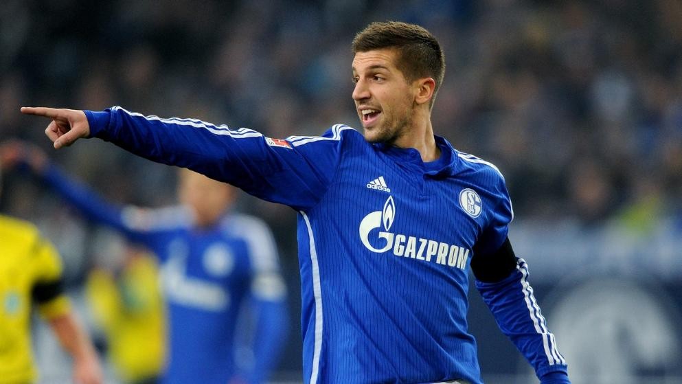 沙尔克对意甲球队展开赛前热身训练