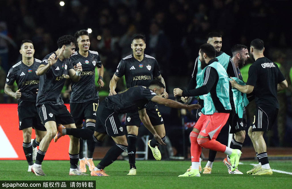 足球职业联赛正在上演激烈对决