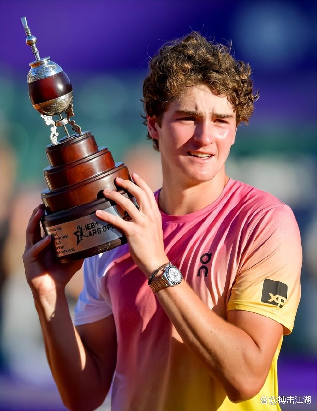 关于英国网球队横扫西班牙网球队，费德勒一己之力扛起全队的信息