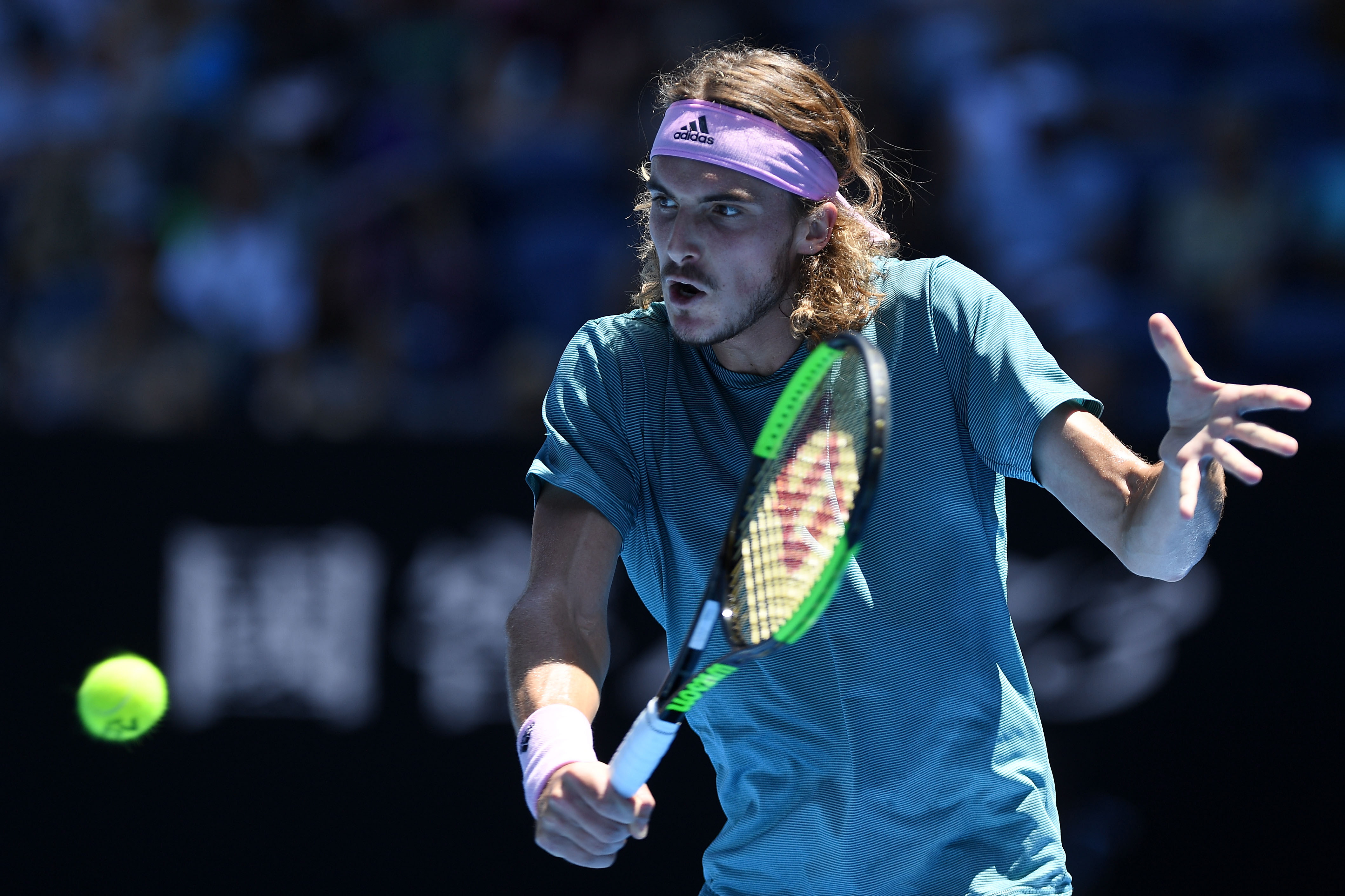 包含英国网球队完胜法国网球队，西西帕斯三分雨点燃全场的词条