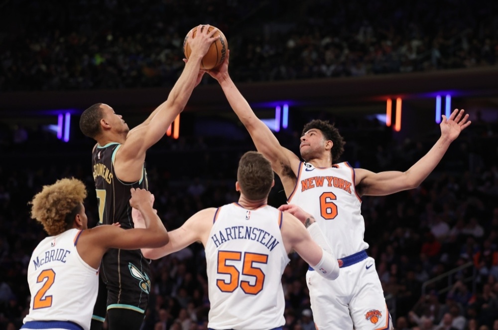 包含森林狼连胜停滞，主场失利不敌猛龙的词条