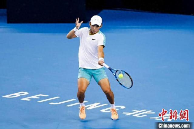 欧洲网球队爆冷英国网球队，西西帕斯送出助攻的简单介绍