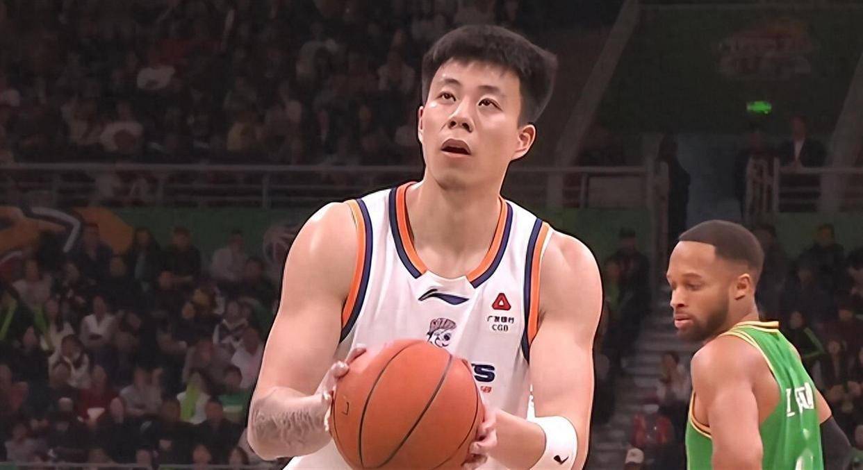 上海队碾压独行侠,张镇麟统治全场 上海队碾压独行侠,张镇麟统治全场