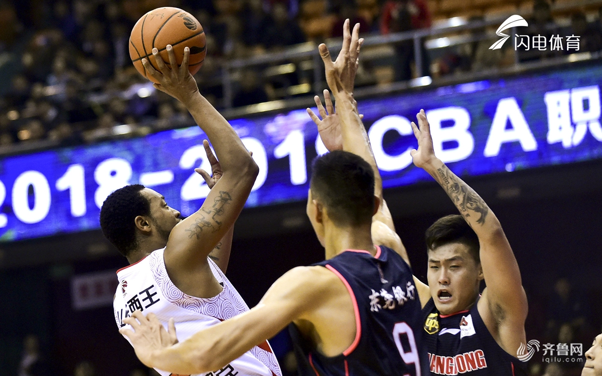 上海队横扫灰熊，陶汉林高光表现的简单介绍