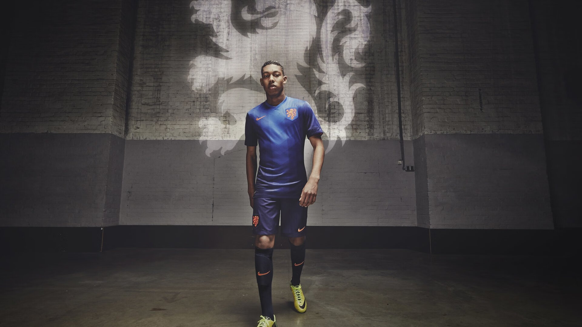 当非洲鼓点遇上日耳曼战车轰鸣，阿圭罗的阿根廷探戈，为何在德塞之战中奏响？